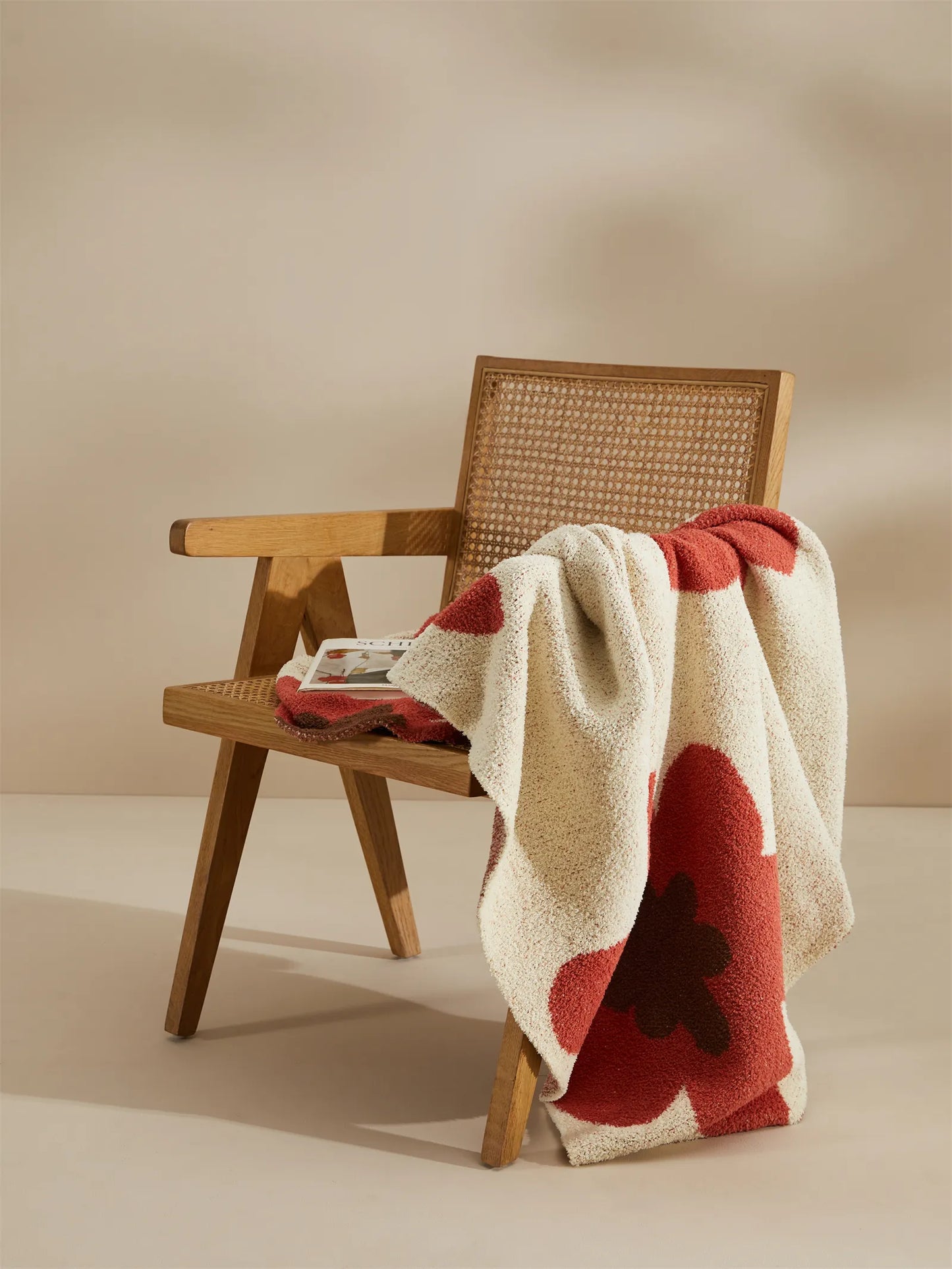 Nordic Flower Pattern Knitted Blanket